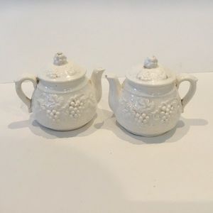 Enesco Teapots Salt and Pepper Vintage  Shaker Set Made In Japan Marked